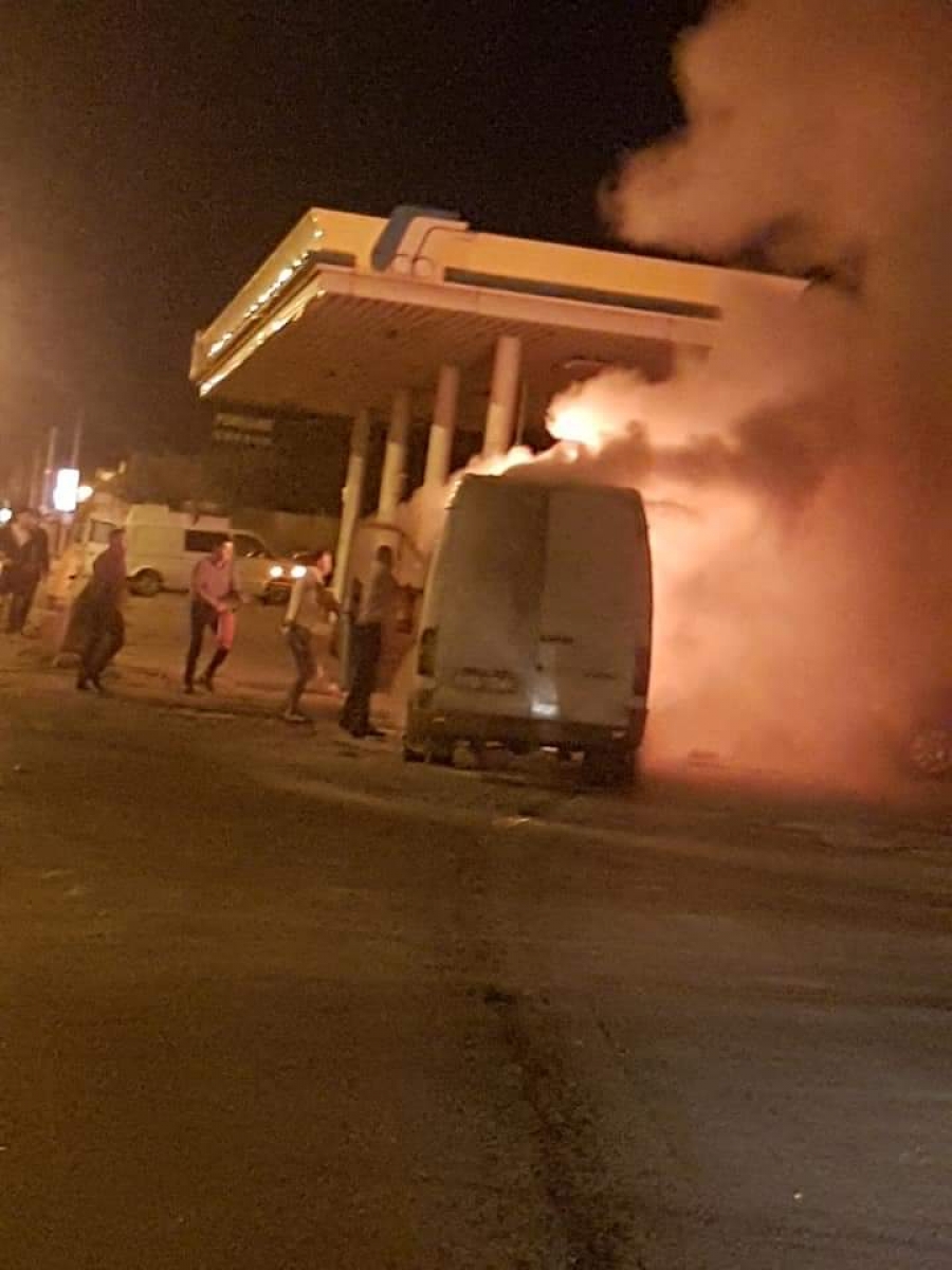 Un microbuz a luat foc în mers pe Şoseaua de Centură (VIDEO)