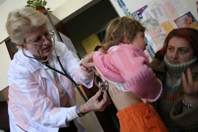 Virozele afectează copiii de vârstă şcolară iar pneumoniile, pe cei mai mici