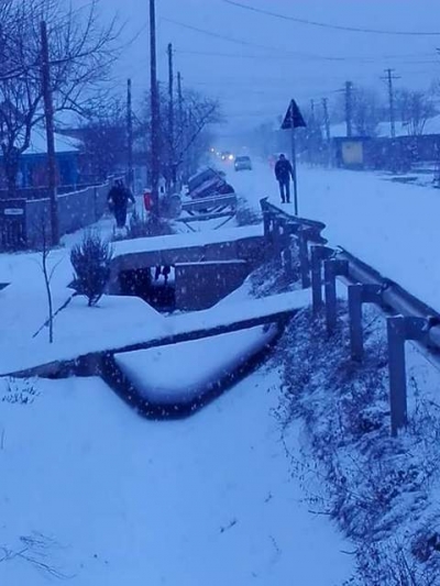 La Galaţi "a nins" cu utilaje şi accidente