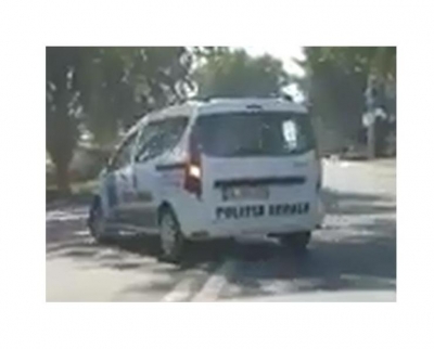 A încălcat dubla continuă la volanul maşinii de poliţie locală
