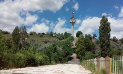 Invitaţie la plajă pe nisip, la malul Dunării