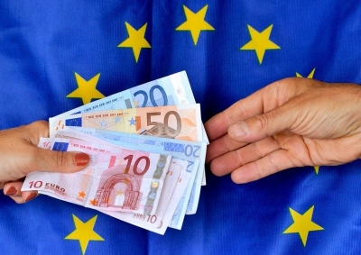 Fondul European de Investiţii: Peste 170 milioane de euro pentru studenţi şi întreprinderi mici şi mijlocii din România