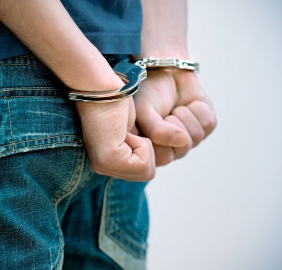 Bătut şi jefuit în plină stradă de un minor de 14 ani