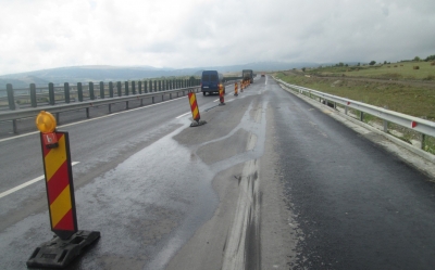 Circulaţia pe lotul 3 al autostrăzii Orăştie-Sibiu se va redeschide la sfârşitul lunii septembrie