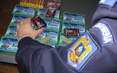 Dosare penale pentru operaţiuni cu articole pirotehnice, efectuate fără drept