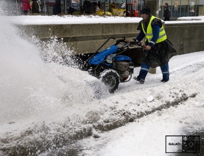 FOTO | Zeci de utilaje Ecosal Galaţi acţionează pentru deszăpezirea oraşului
