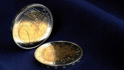 Ce se va alege de euro? Calcule, speranţe, soluţii