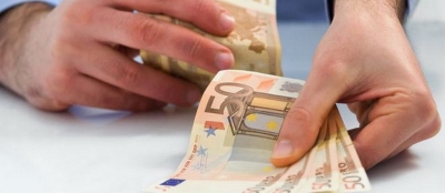 A oferit 300 euro mită pentru obţinerea permisului auto