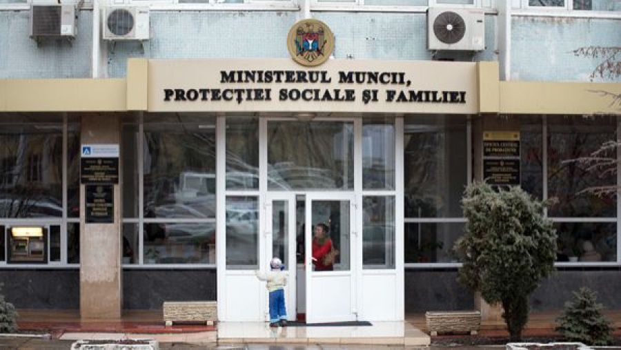 Cetăţenii români nu apelează la instituţiile publice pentru locuri de muncă în Italia