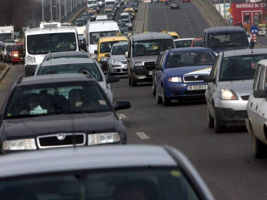 Parcul auto al României a crescut cu 172%, din 1989 până în 2013