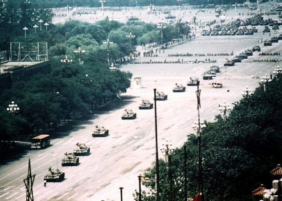 Militarii chinezi din Piaţa Tiananmen râdeau şi trăgeau la întâmplare