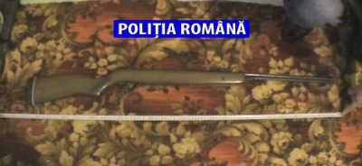 Grup de infractori dotaţi cu săbii şi arme de foc, destructurat