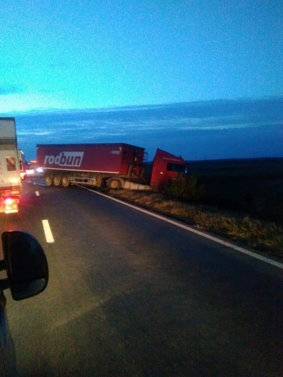 Accident grav, cu 3 răniţi, la intrarea în Braniştea