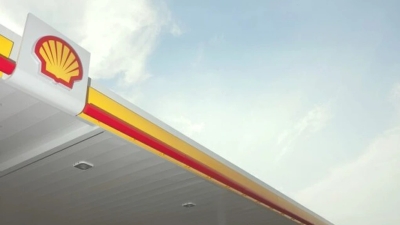 Shell vinde către Lukoil afacerea sa cu benzinării şi lubrifianţi din Rusia