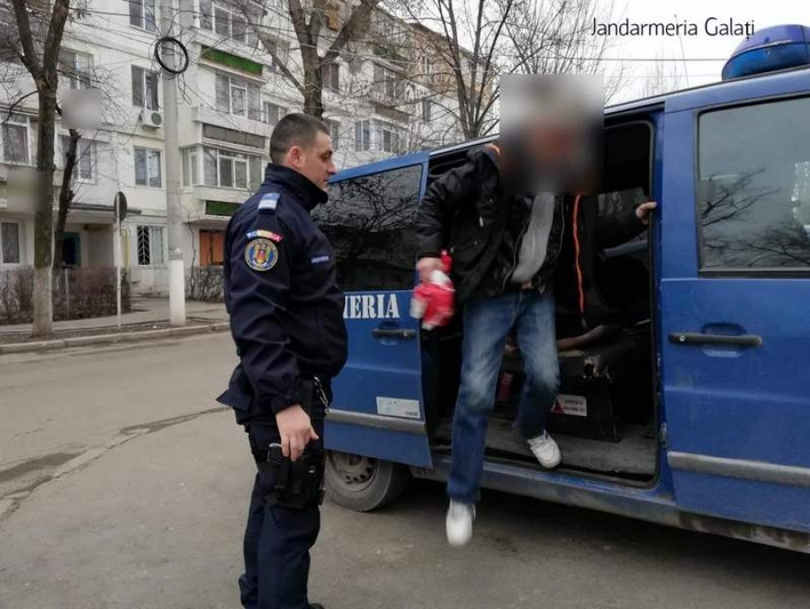Amendat cu 1.000 de lei, după ce a urinat în tramvai