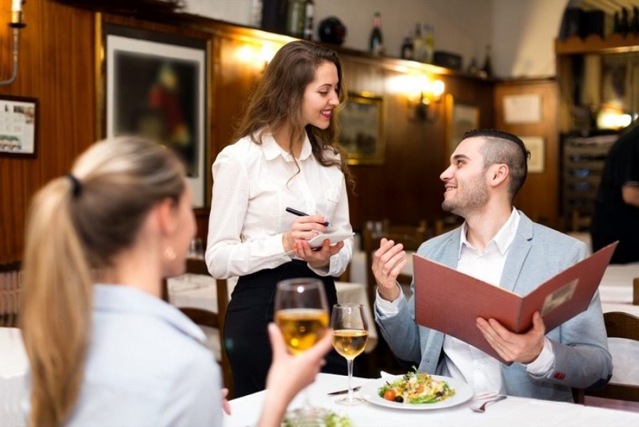 Se caută 100 de chelneri pentru hoteluri de lux din munţii Alpi