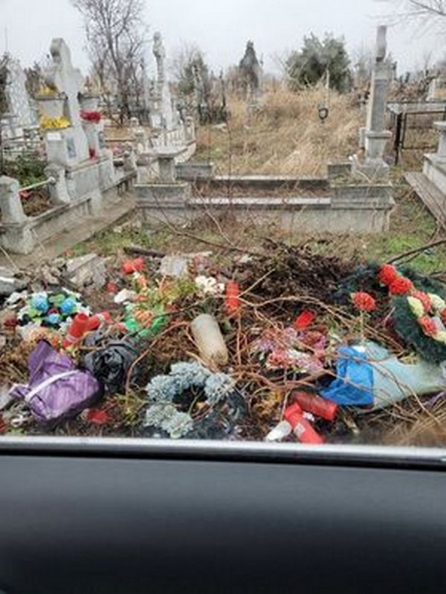 "E din ce în ce mai murdar Cimitirul „Coca Cola”!" (FOTO)