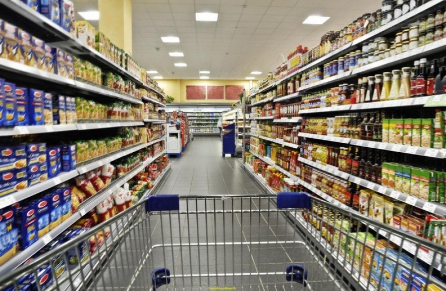Hipermarketurile Auchan, Carrefour, Cora, amendate drastic pentru înţelegeri care conduceau la preţuri mai mari