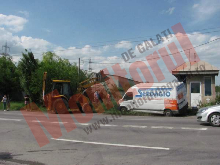 Alcool şi viteza: dubiţă răsturnată ridicată, cu escavatorul