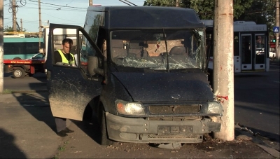 SCANDAL lângă parcul CFR: A atacat poliţiştii cu un cuţit