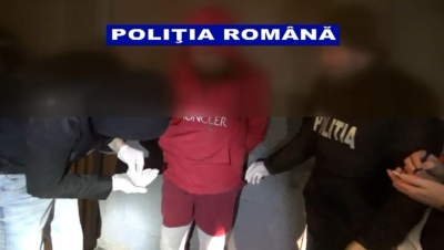 Gălăţenii surprinşi în flagrant după un furt în Bacău au fost arestaţi (VIDEO)