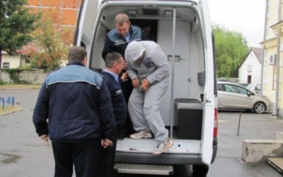 Violator impotent prins după ce s-a ascuns de ruşine în lanul de porumb