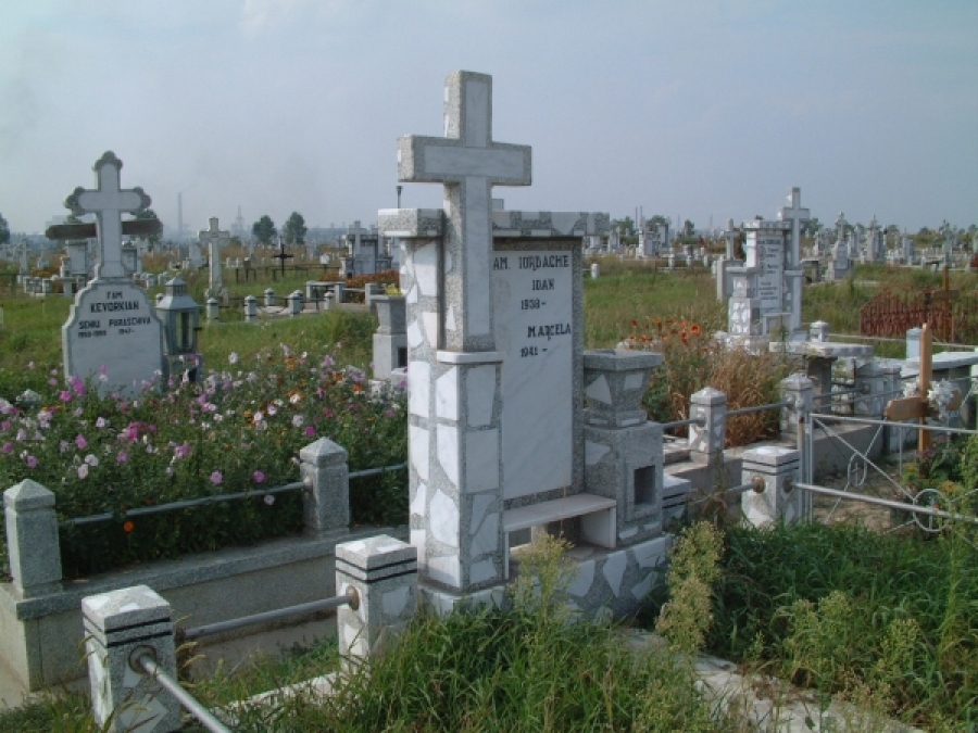 De astăzi, cimitirele din Galaţi s-au redeschis