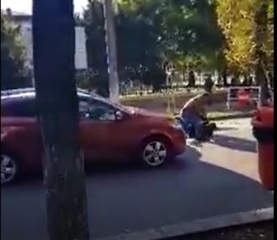VIDEO: Bătaie și scandal în trafic