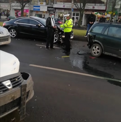 VIDEO | Accident cu 7 maşini, pe str. Brăilei (UPDATE)