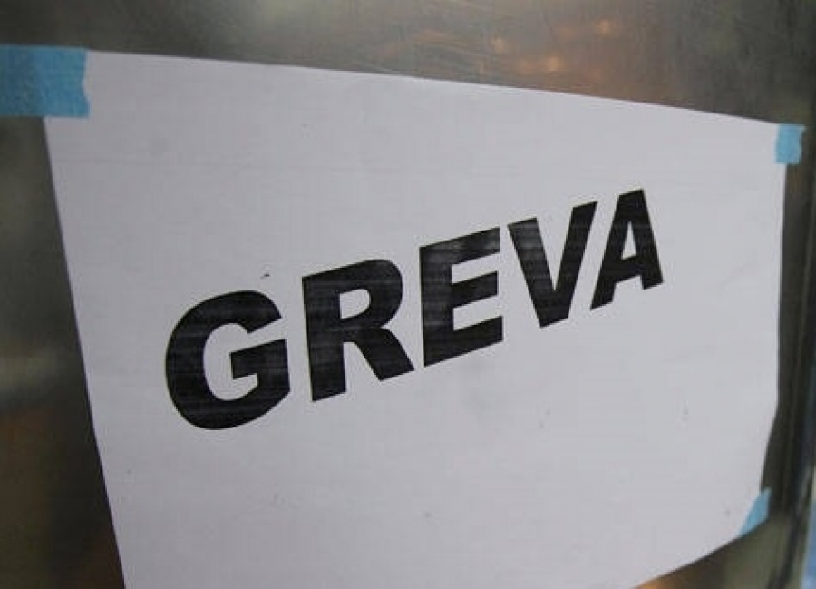 Bugetarii protestează, nemulţumiţi de salarii