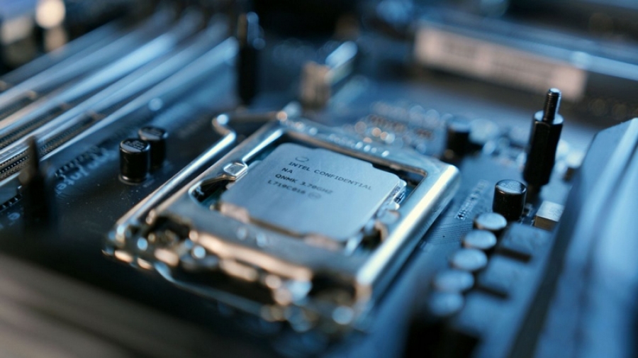 O nouă vulnerabilitate Intel afectează aproape toate procesoarele produse din 2011 până în prezent