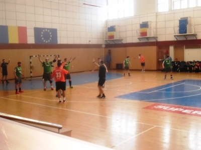 Handbaliştii de la CSU au spart gheaţa în play-off, fetele de la CSM s-au impus la Sf. Gheorghe