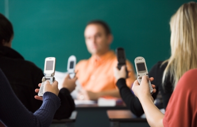 Românii au vorbit aproape 36 de miliarde de minute la telefonul mobil, în primul semestru din 2016