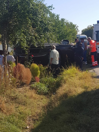 Trei accidente grave într-o singură zi: Minor accidentat, maşină răsturnată, motociclist la pământ (FOTO)