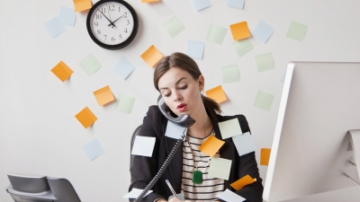 Femeile devin mai puţin eficiente la ''multi-tasking'' după ce trec de menopauză