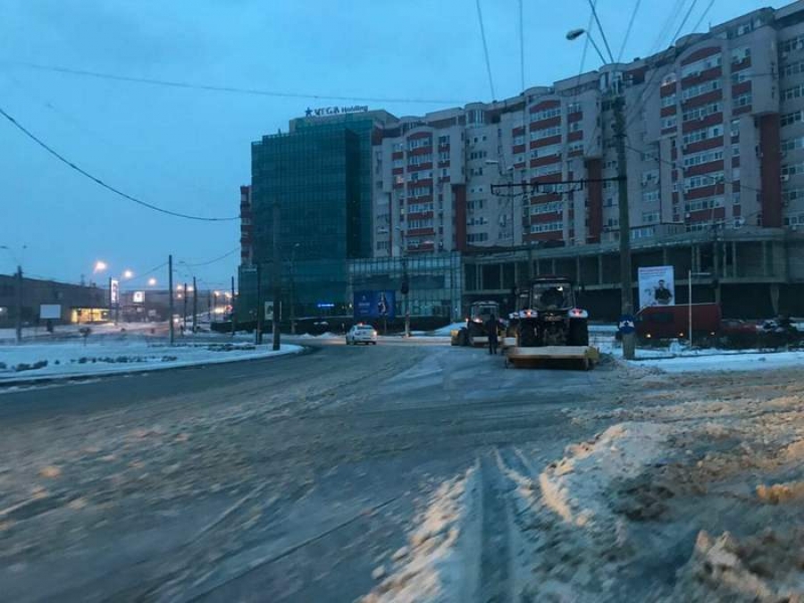 Deszăpezire în forţă la Galaţi: 144 de utilaje au acţionat pe străzi (GALERIE FOTO)