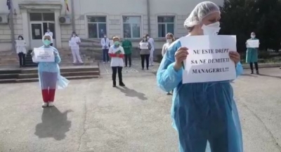 Protest al cadrelor medicale de la Spitalul TBC Galaţi: „Ne vedem în situaţia de a fi decapitaţi prin plecarea managerului nostru“ (VIDEO)