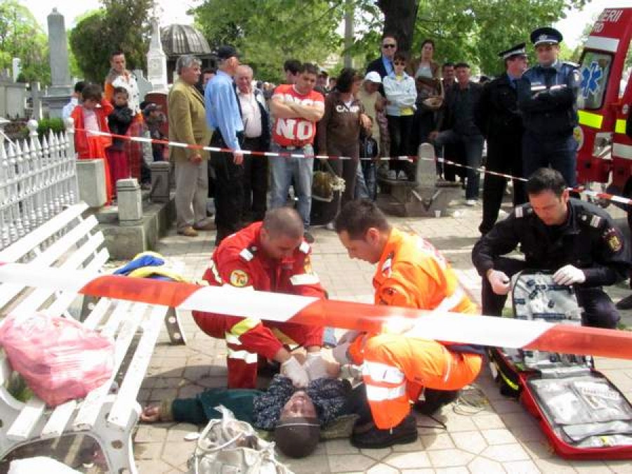 Duminica dinaintea Paştelui Blajinilor: „omor” în cimitire