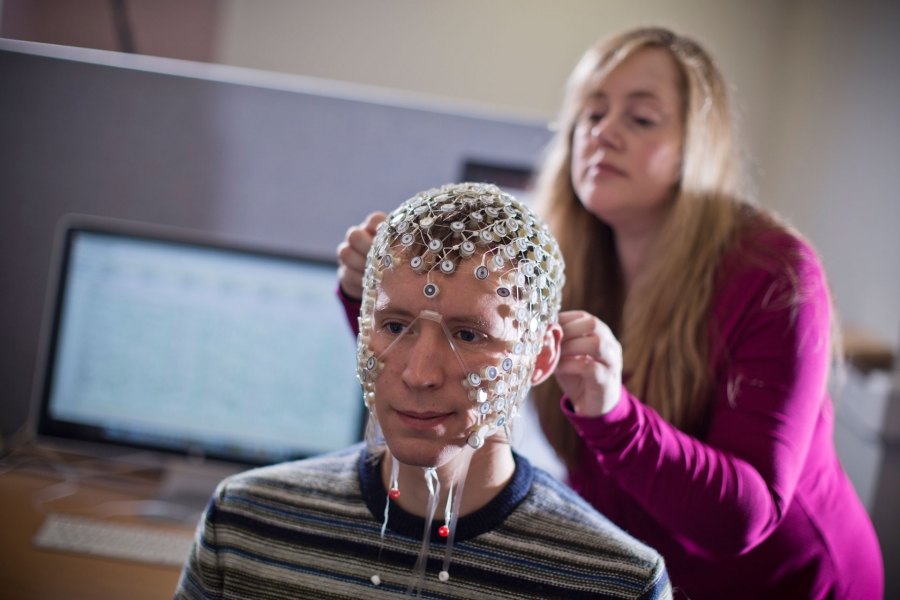 EEG, aparatul "minune" în diagnosticarea afecţiunilor de pe creier