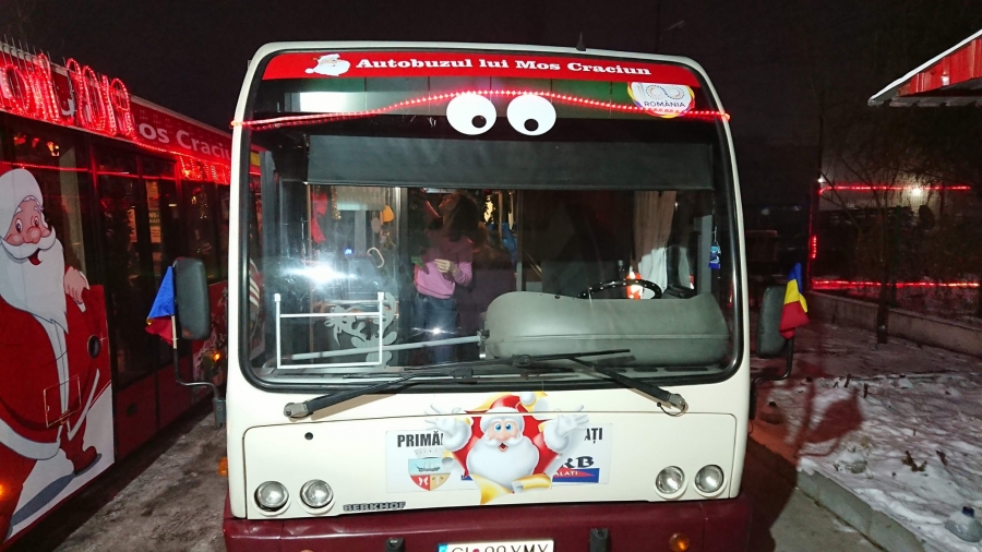 Peste 900 de copii sunt aşteptaţi în „Autobuzul lui Moş Crăciun”