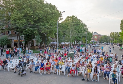 Teatru, muzică şi dans, în centrul Galaţiului