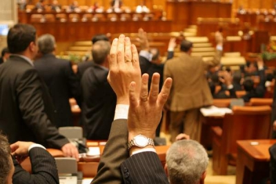 „Hotărârea plenului reunit privind învestirea Guvernului Ungureanu este constituţională”