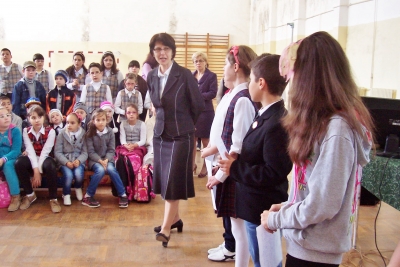 Elevii care învaţă stând în picioare au mai multe şanse să-şi menţină greutatea ideală