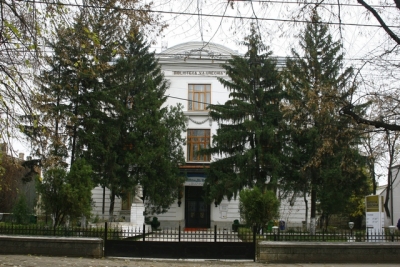 Invitaţie la lectură, noaptea, în Bibliotecă