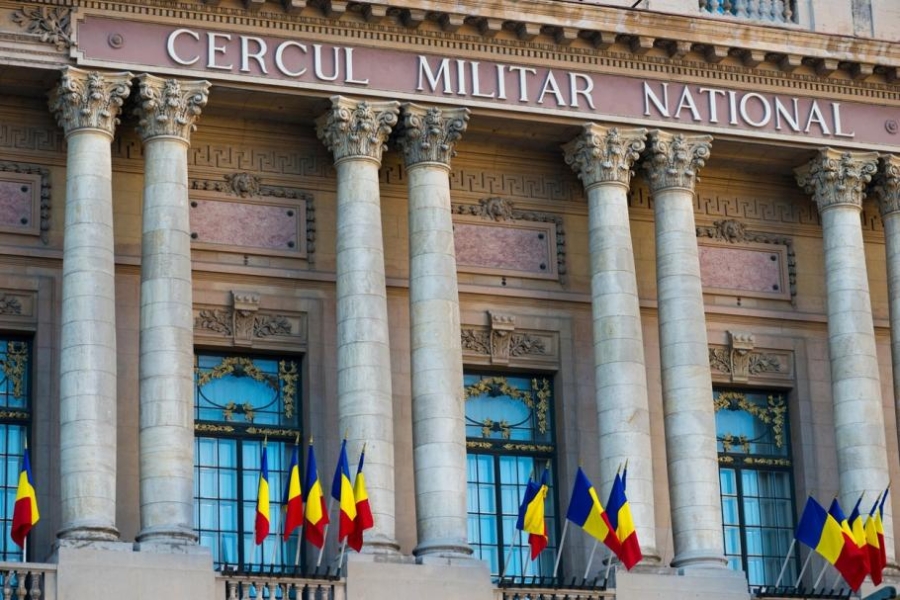 Incendiu la Palatul Cercului Militar Naţional din Bucureşti