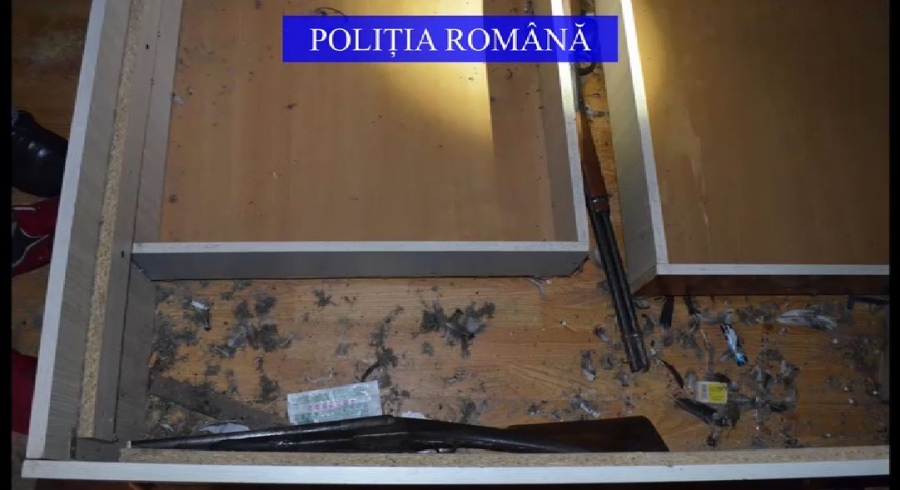 Gălăţean găsit cu arme ilegale sub pat (VIDEO)