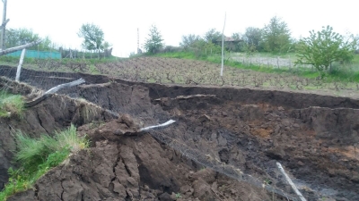 Alunecări de teren în satul Pleşa