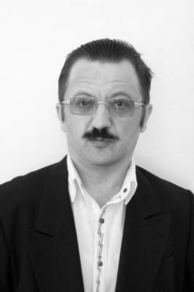 Lună mai, lună mai, da' cireşe nu ne dai?