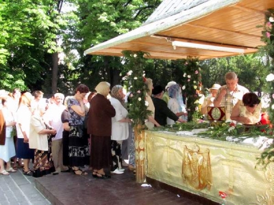 Cu grădiniţa la moaşte