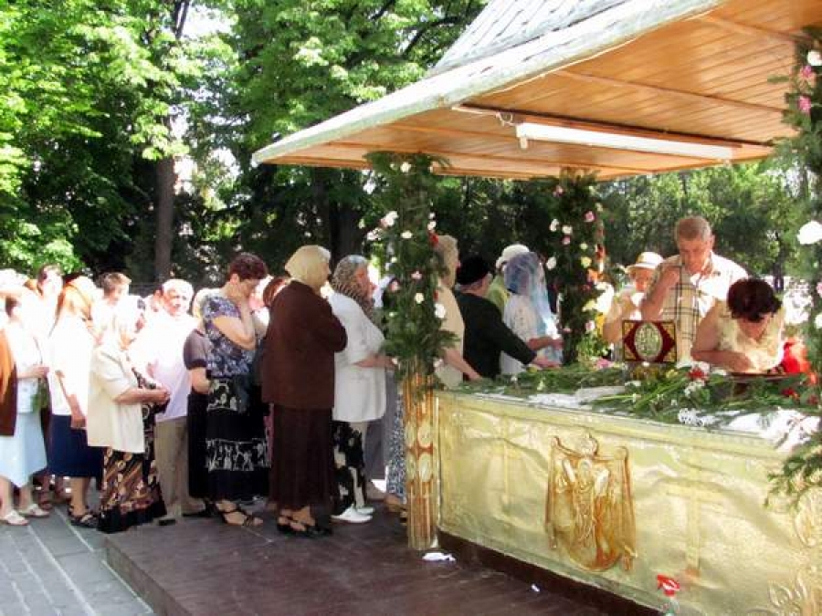 Cu grădiniţa la moaşte